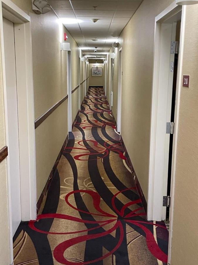 هامدين Whitney Inn & Suites المظهر الخارجي الصورة
