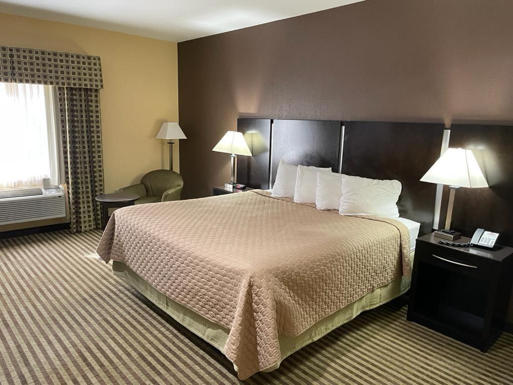 هامدين Whitney Inn & Suites المظهر الخارجي الصورة