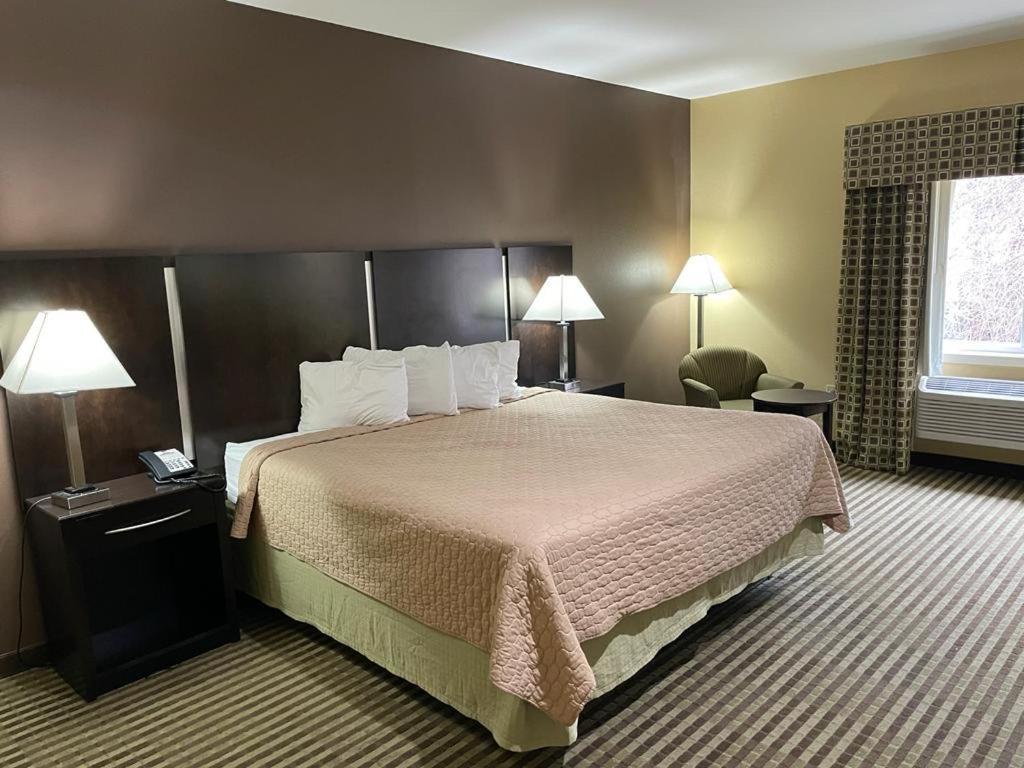 هامدين Whitney Inn & Suites المظهر الخارجي الصورة