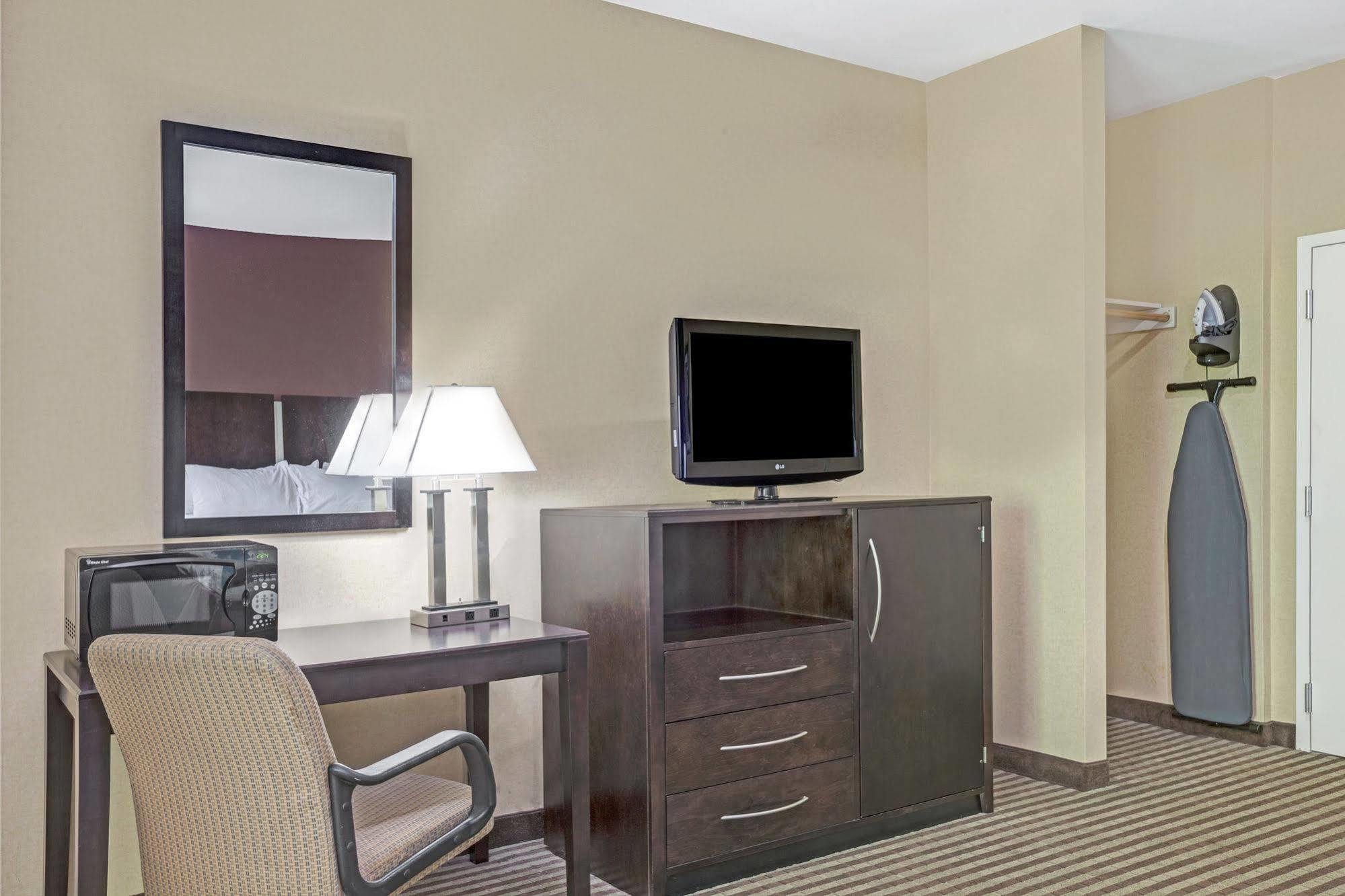هامدين Whitney Inn & Suites المظهر الخارجي الصورة
